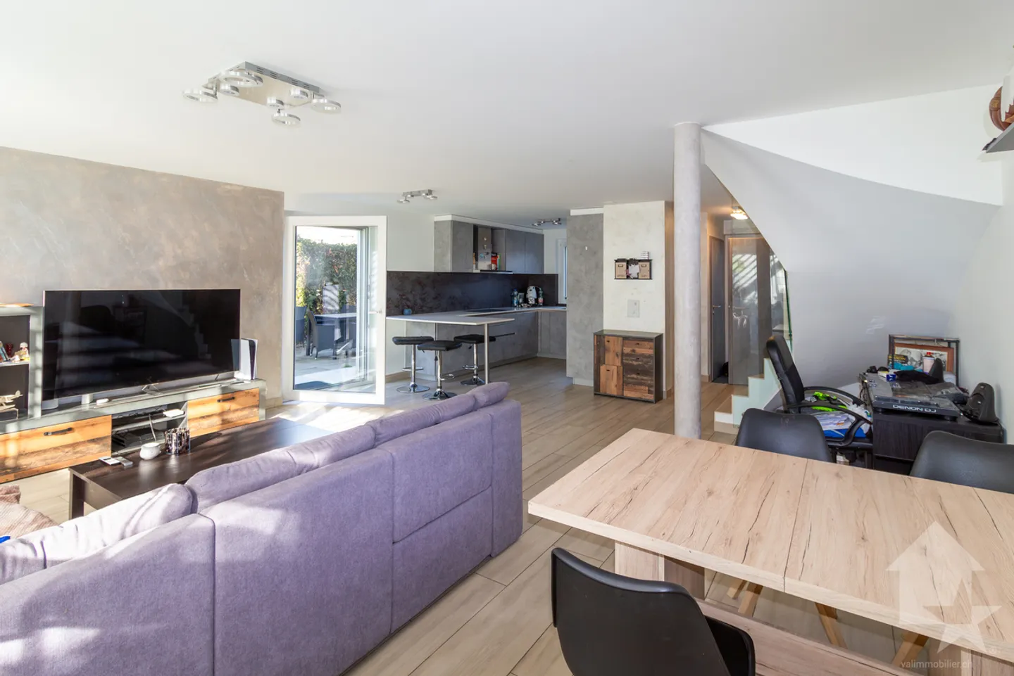 Villa moderne de 6 pièces contiguë avec de beaux espaces extérieurs - Foto 7 von 13