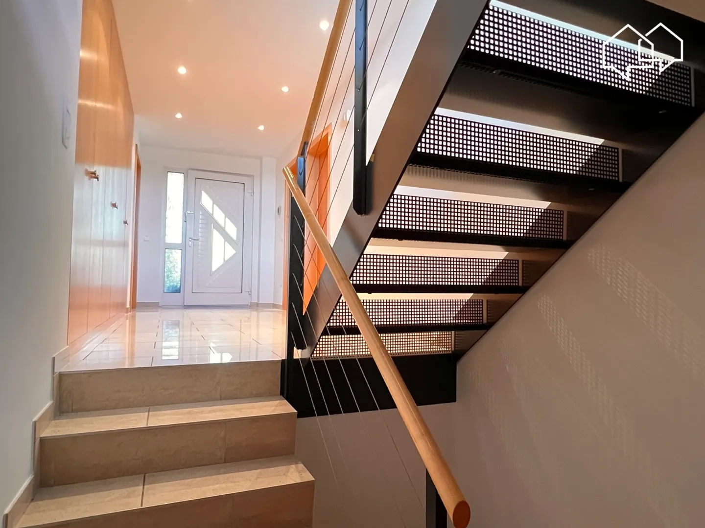 Detached 6.5 room villa with swimming pool in an idyllic setting - Photo 6 of 13