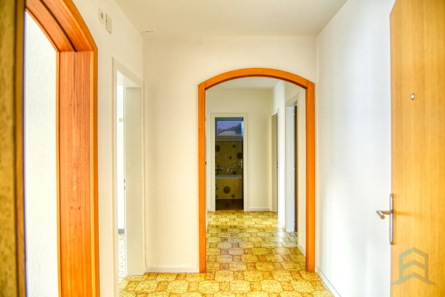For Rent Spacious renovated 4 ½ room apartment with large balcony - Photo 9 of 13