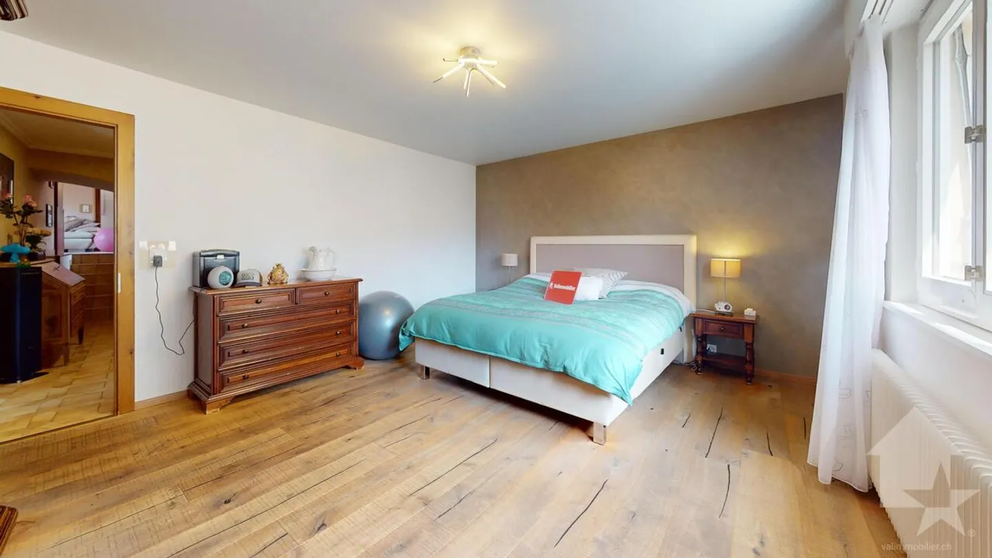 4,5-Zimmer-Wohnung mit Garage + Parkplatz, kleine PPE 2 Wohnungen - Foto 11 von 13