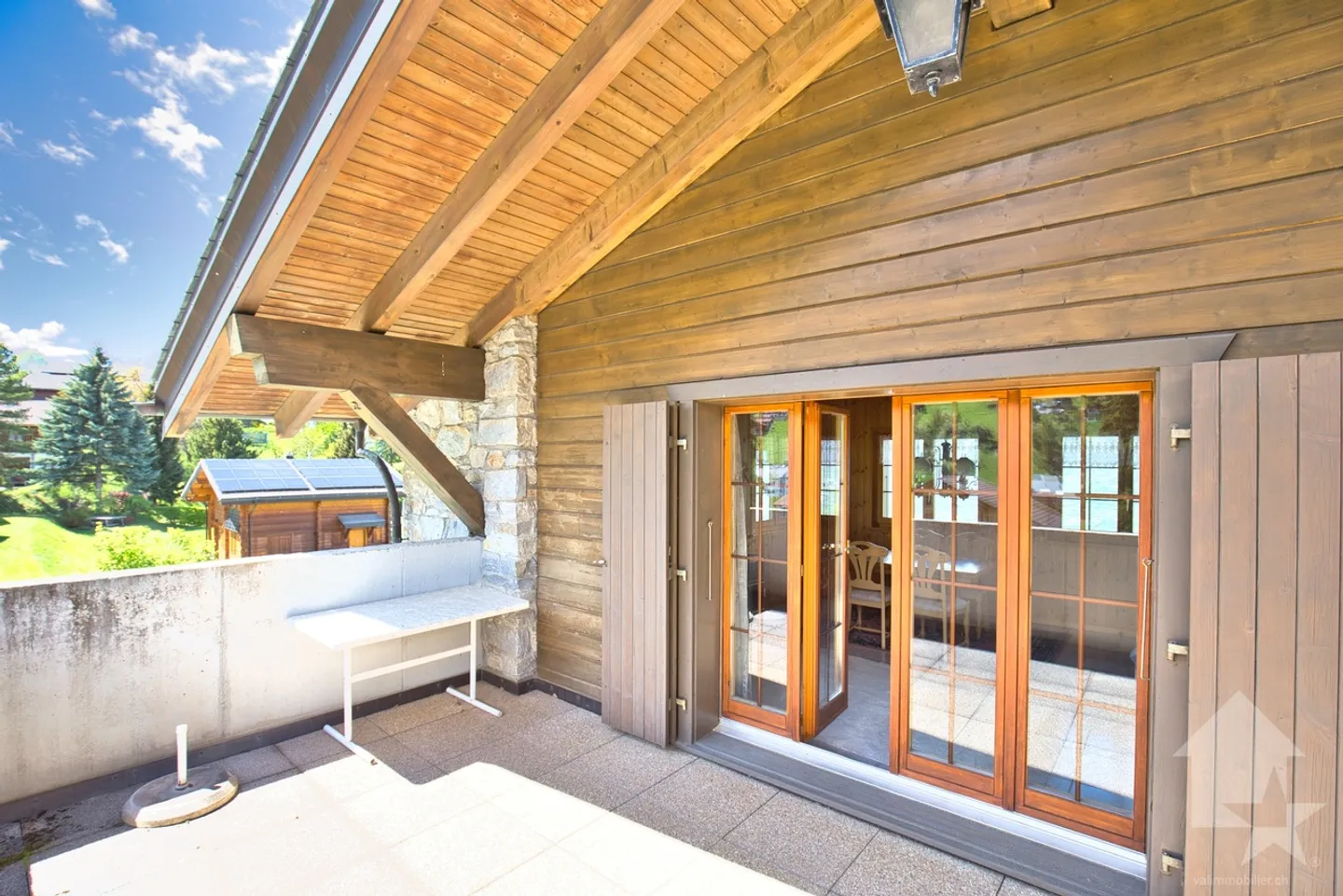 Chalet mit 2 Wohnungen auf einem großen Grundstück, außergewöhnliche Lage! - Foto 12 von 13