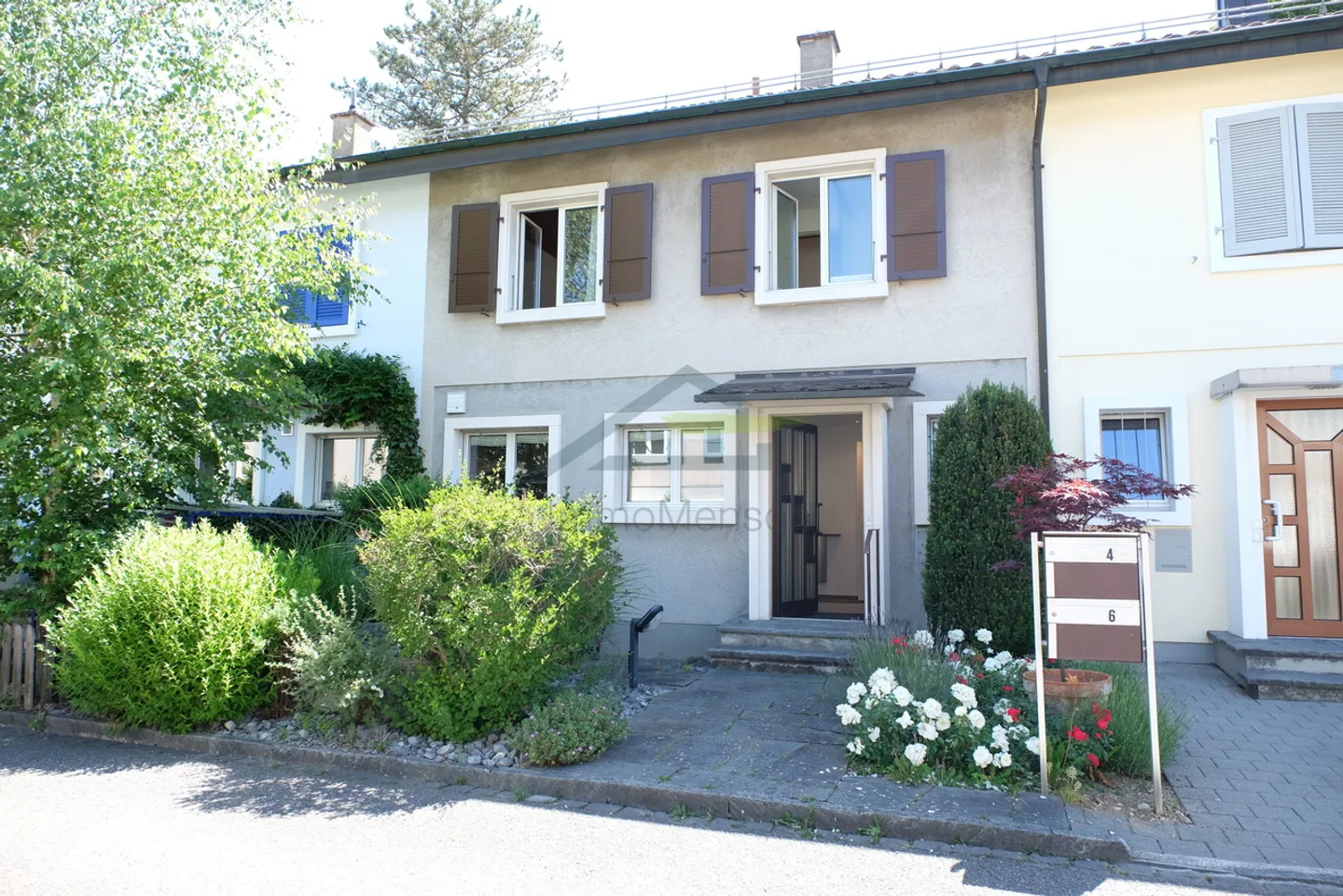 Charmantes Reihenmittelhaus in Reinach - Foto 1 von 9