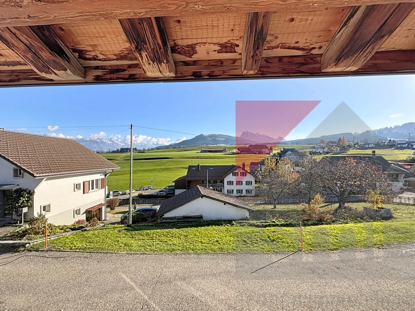 Charmant appartement de 8,5 pièces dans une ferme rénovée à Vuadens - Photo 9 sur 13