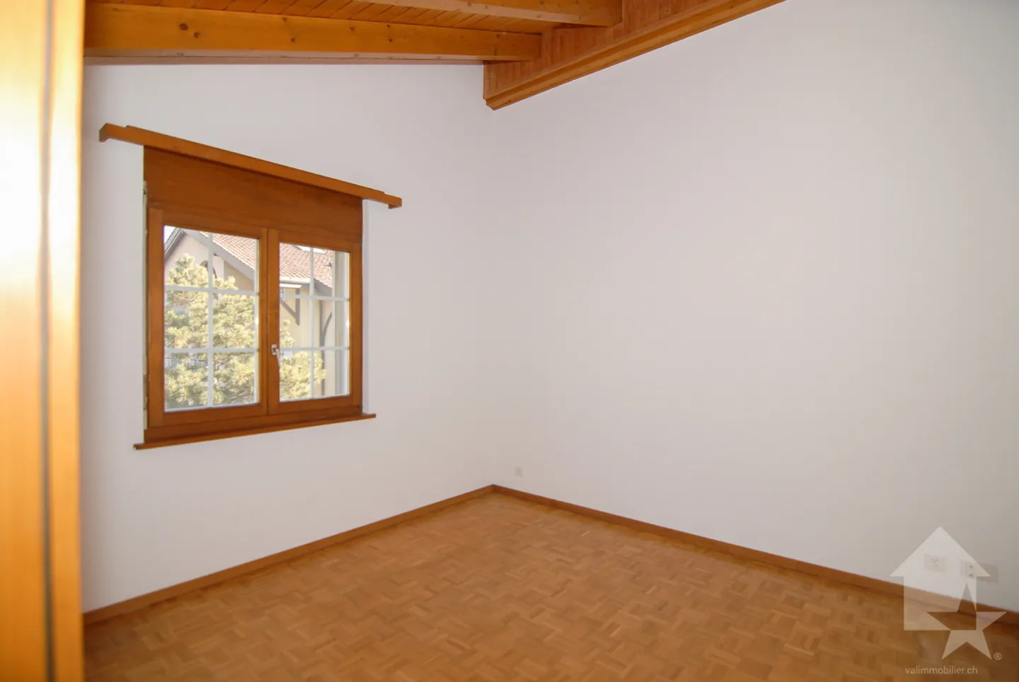Spacious duplex apartment at the Bains de Saillon - Photo 5 of 13