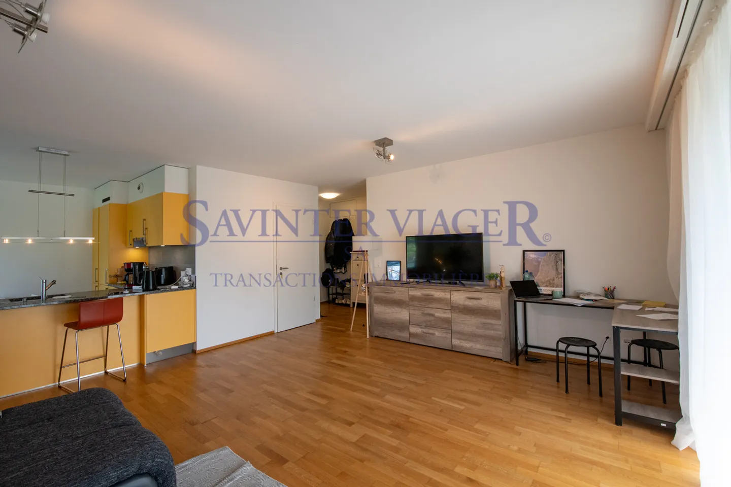 Carouge - Elegante 3-Zimmer-Wohnung mit großem Balkon und unverbautem Blick - Foto 4 von 13