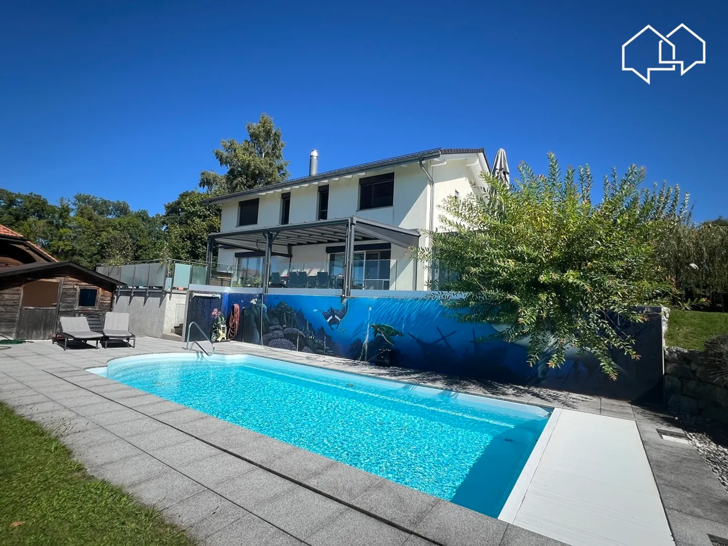 Moderne Villa mit 2 Wohnungen auf einem 1400m² großen Grundstück - Foto 2 von 13
