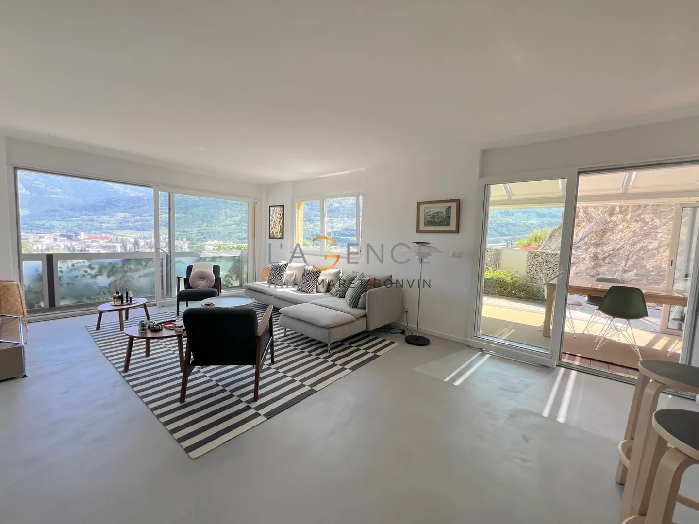 3.5-ROOM APARTMENT WITH VERANDA AND VIEW OF THE CASTLES - GRAVELONE - Photo 2 of 10