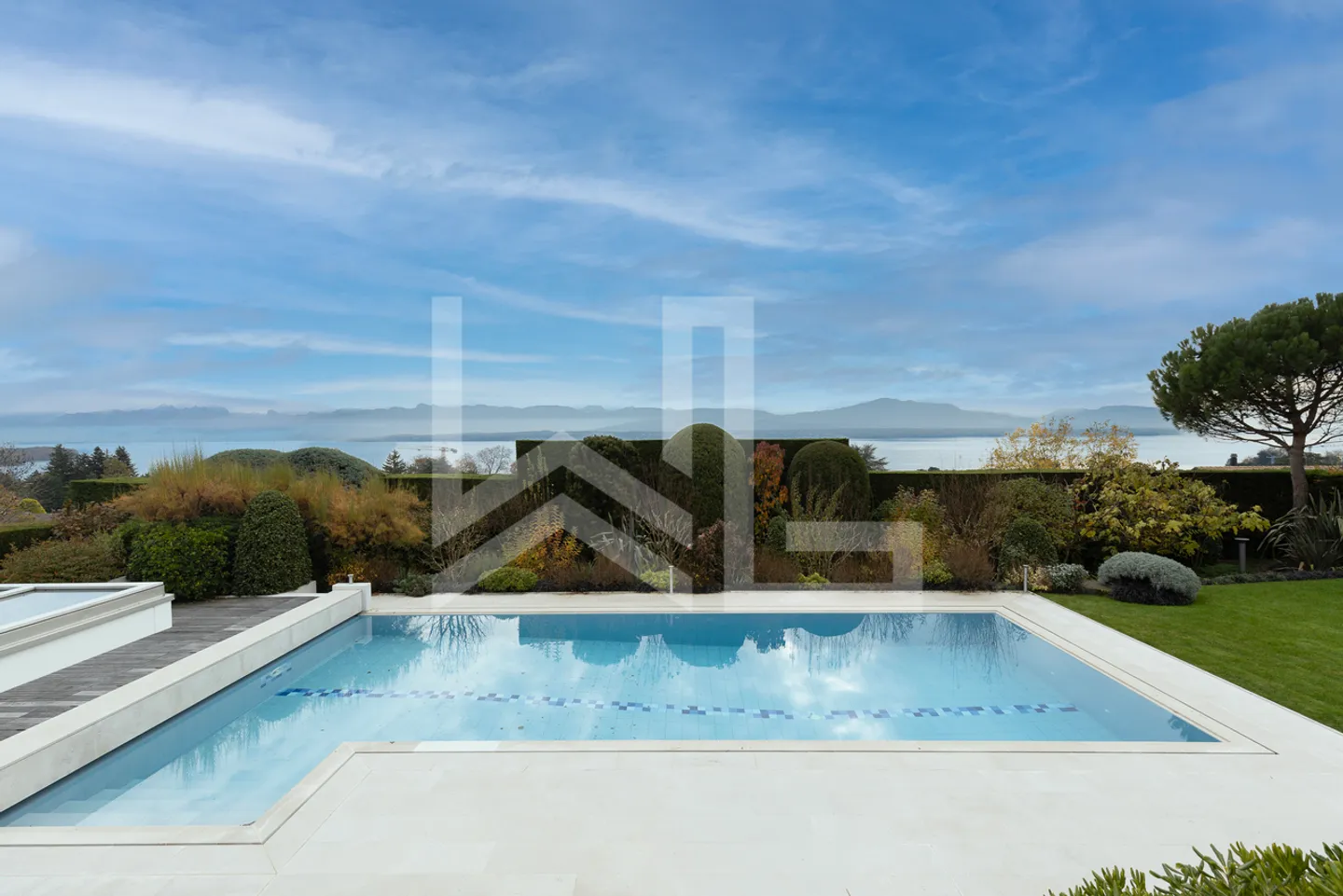 Villa contemporaine avec vue lac - Photo 1 sur 7