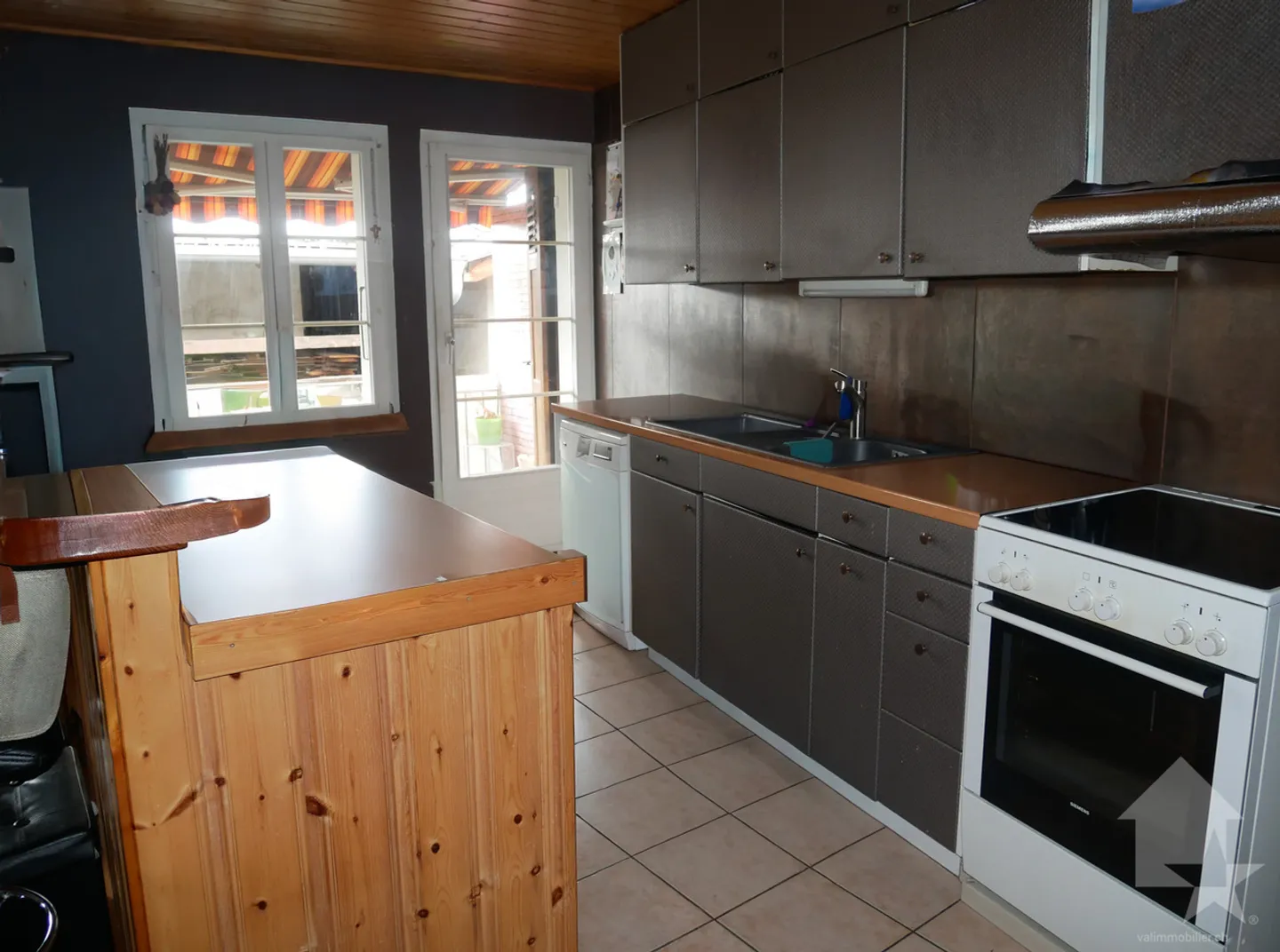 Spacious village house of 7.5 rooms in the heart of Orsières - Photo 3 of 13