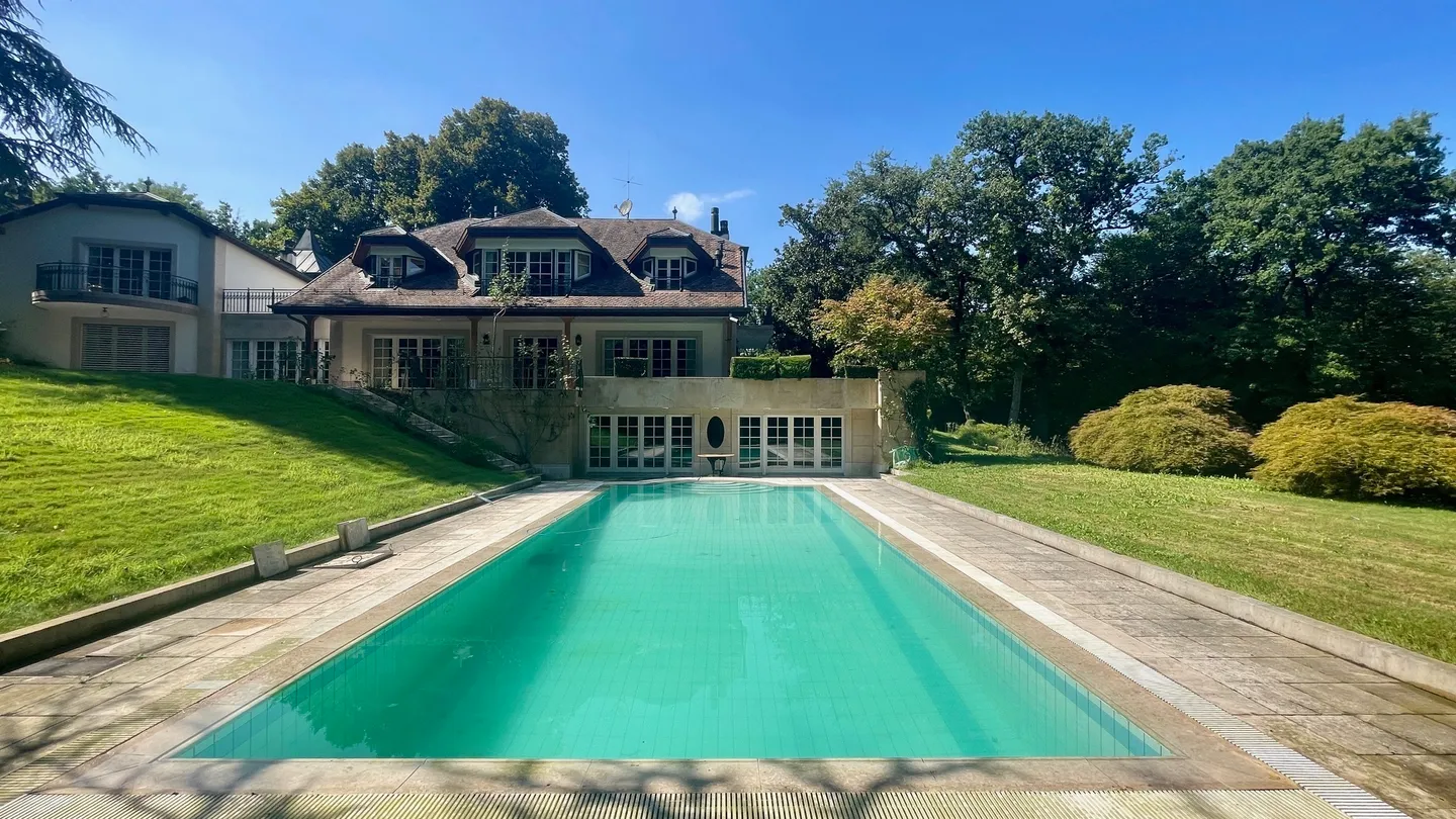 Sumptuous villa with pool - right bank - Photo 1 of 4