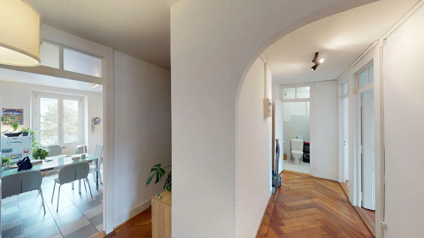 Ampio appartamento di 5 stanze all'ultimo piano. - Foto 1 di 3