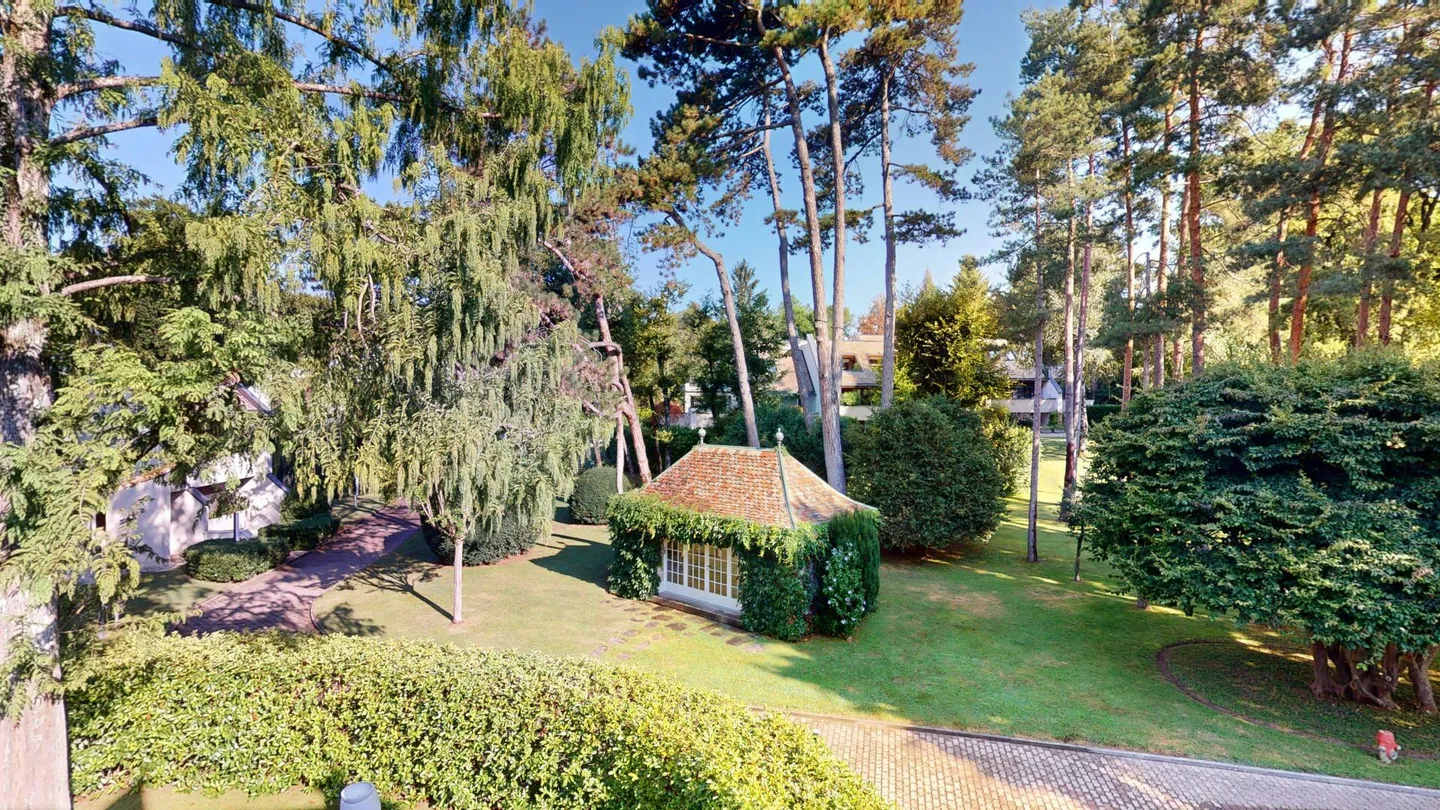 Grand Duplex / Attic with terraces and secure garden. - Photo 2 of 6
