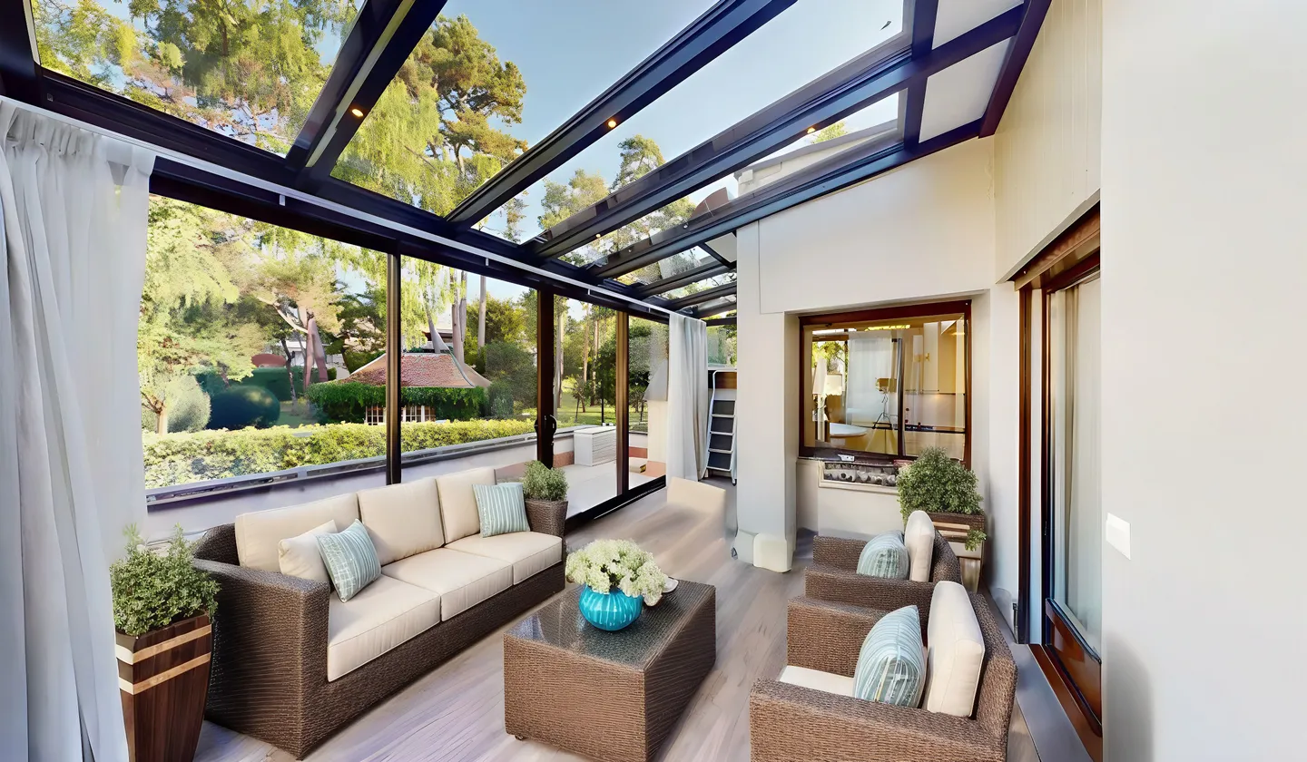 Grand Duplex / Attic with terraces and secure garden. - Photo 3 of 6