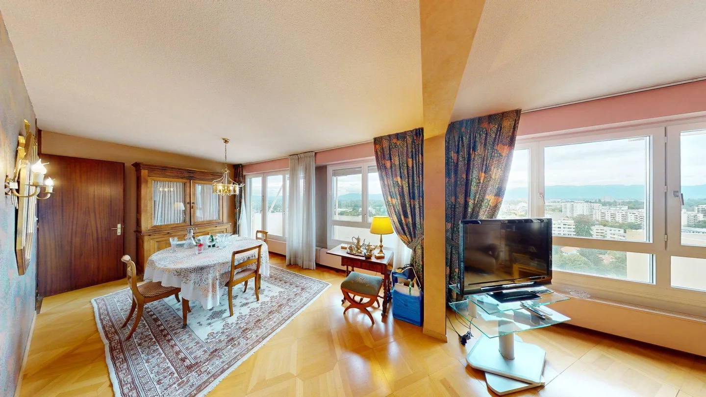 Appartamento molto grande di 6 locali a piano alto - Foto 3 di 12