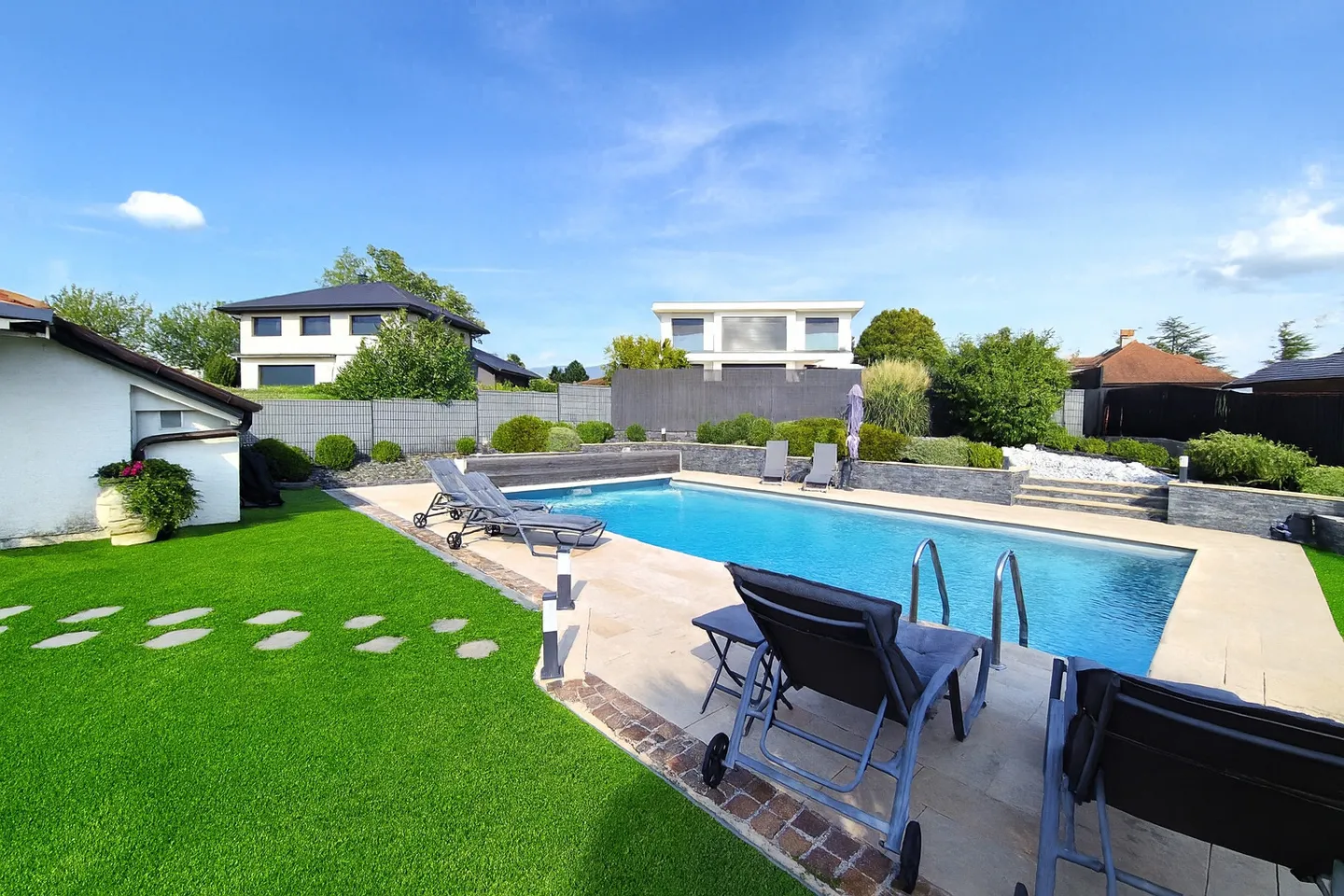 Individual Villa with Pool - Thônex / Neighboring France - Photo 4 of 13