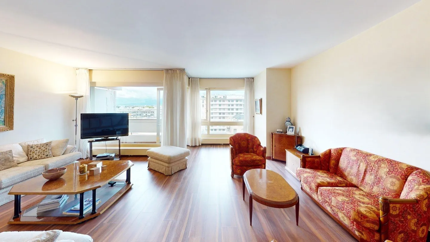 Large apartment between Parc Bertrand and Malagnou. - Photo 3 of 6