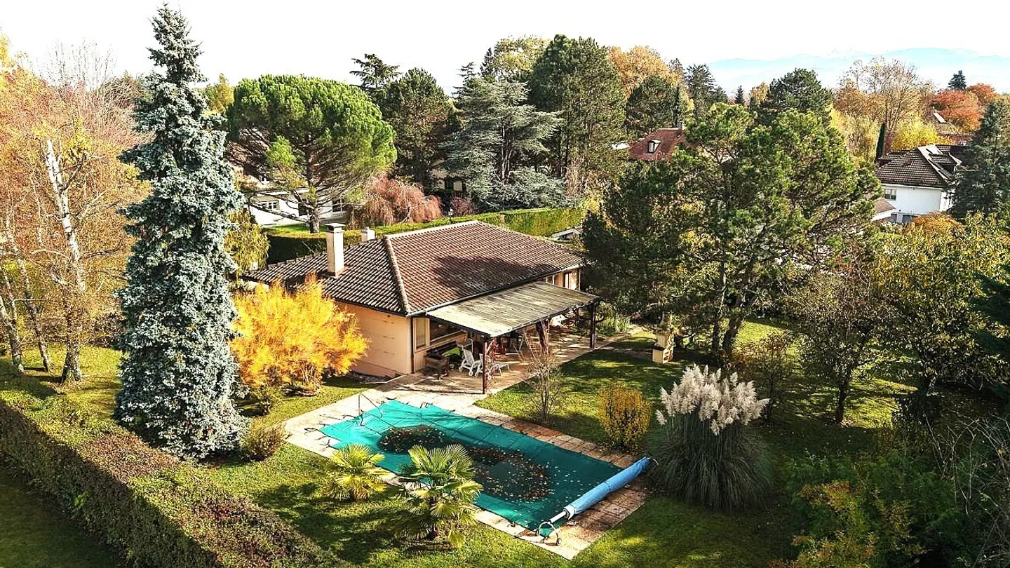 Commugny - Einfamilienhaus auf schönem bewaldeten Grundstück. - Foto 1 von 13
