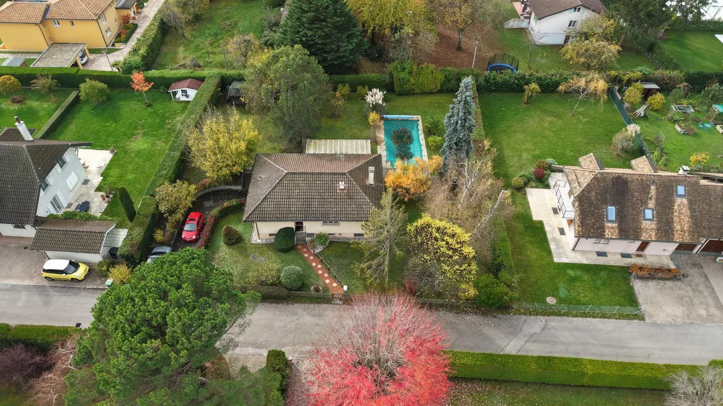 Commugny - Einfamilienhaus auf schönem bewaldeten Grundstück. - Foto 7 von 13