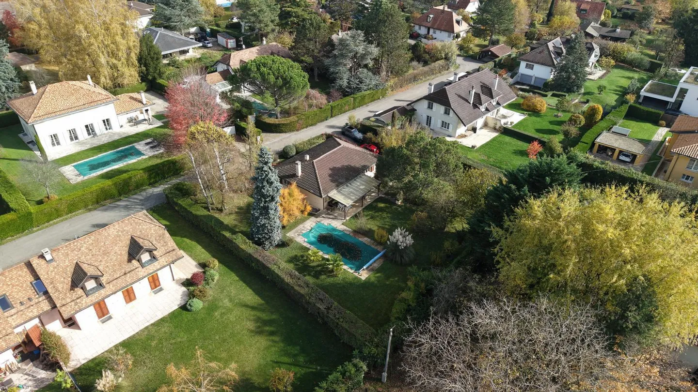 Commugny - Einfamilienhaus auf schönem bewaldeten Grundstück. - Foto 6 von 13