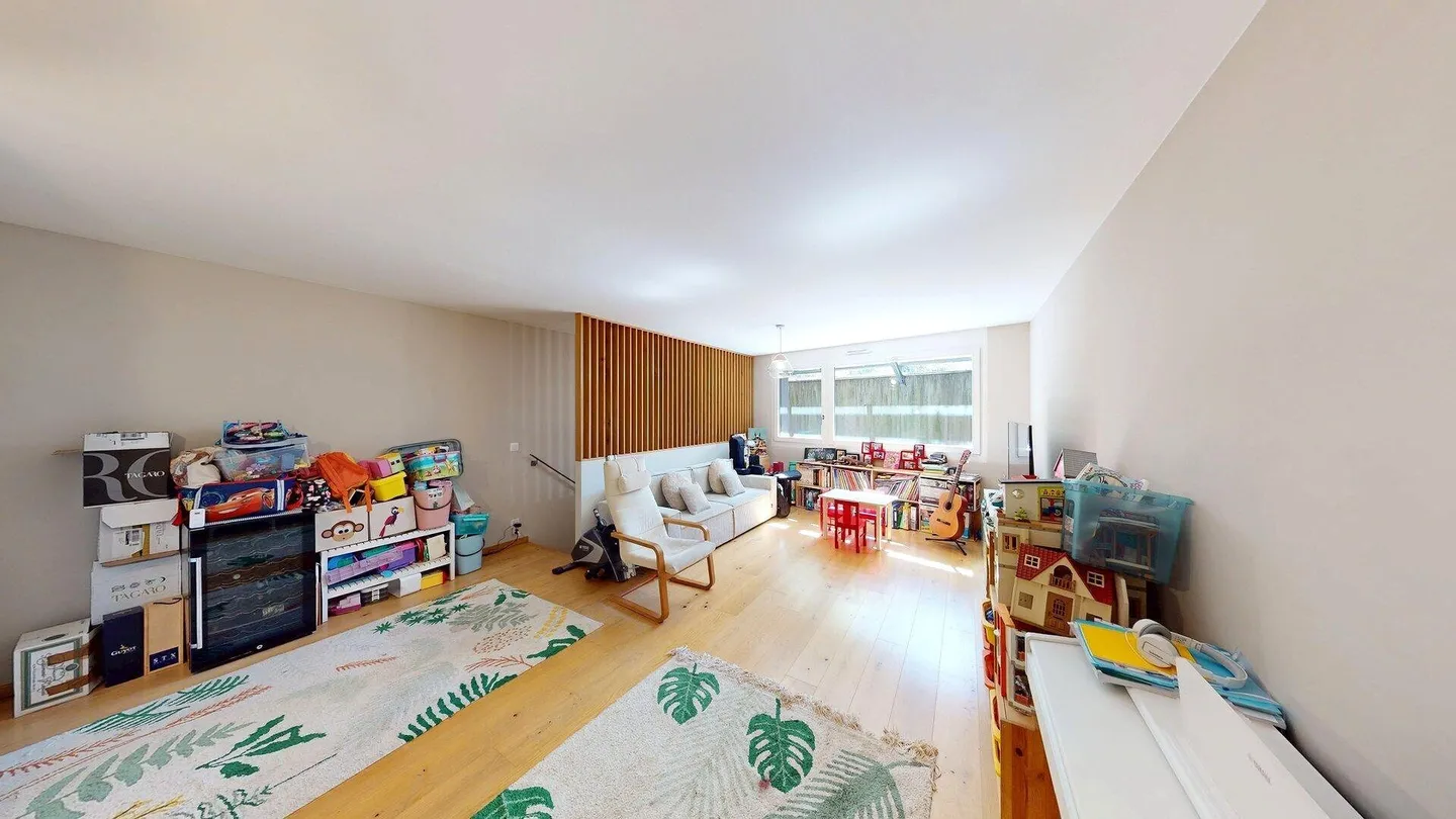 TRIPLEX AVEC REZ-INFÉRIEUR - TERRASSE - PARKINGS EN SOUS-SOL - Foto 8 di 10