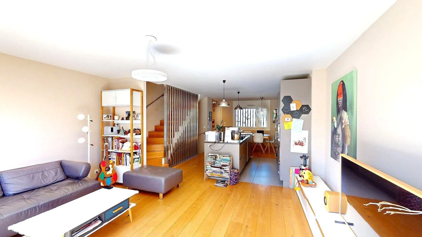 TRIPLEX AVEC REZ-INFÉRIEUR - TERRASSE - PARKINGS EN SOUS-SOL - Foto 3 di 10