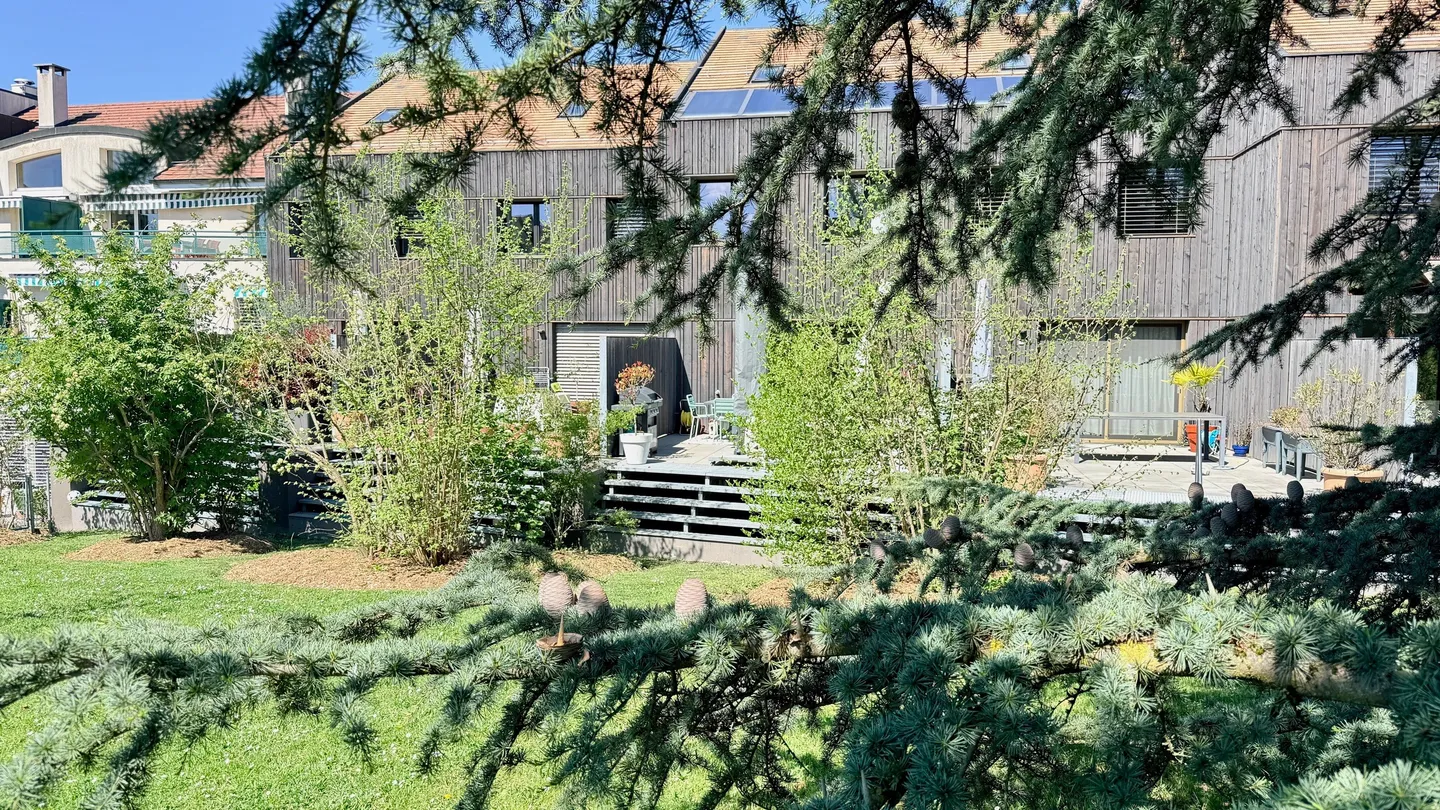 TRIPLEX AVEC REZ-INFÉRIEUR - TERRASSE - PARKINGS EN SOUS-SOL - Foto 9 di 10