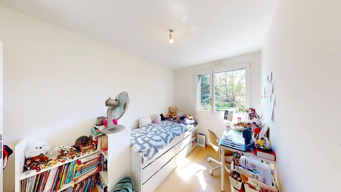 TRIPLEX AVEC REZ-INFÉRIEUR - TERRASSE - PARKINGS EN SOUS-SOL - Foto 5 di 9