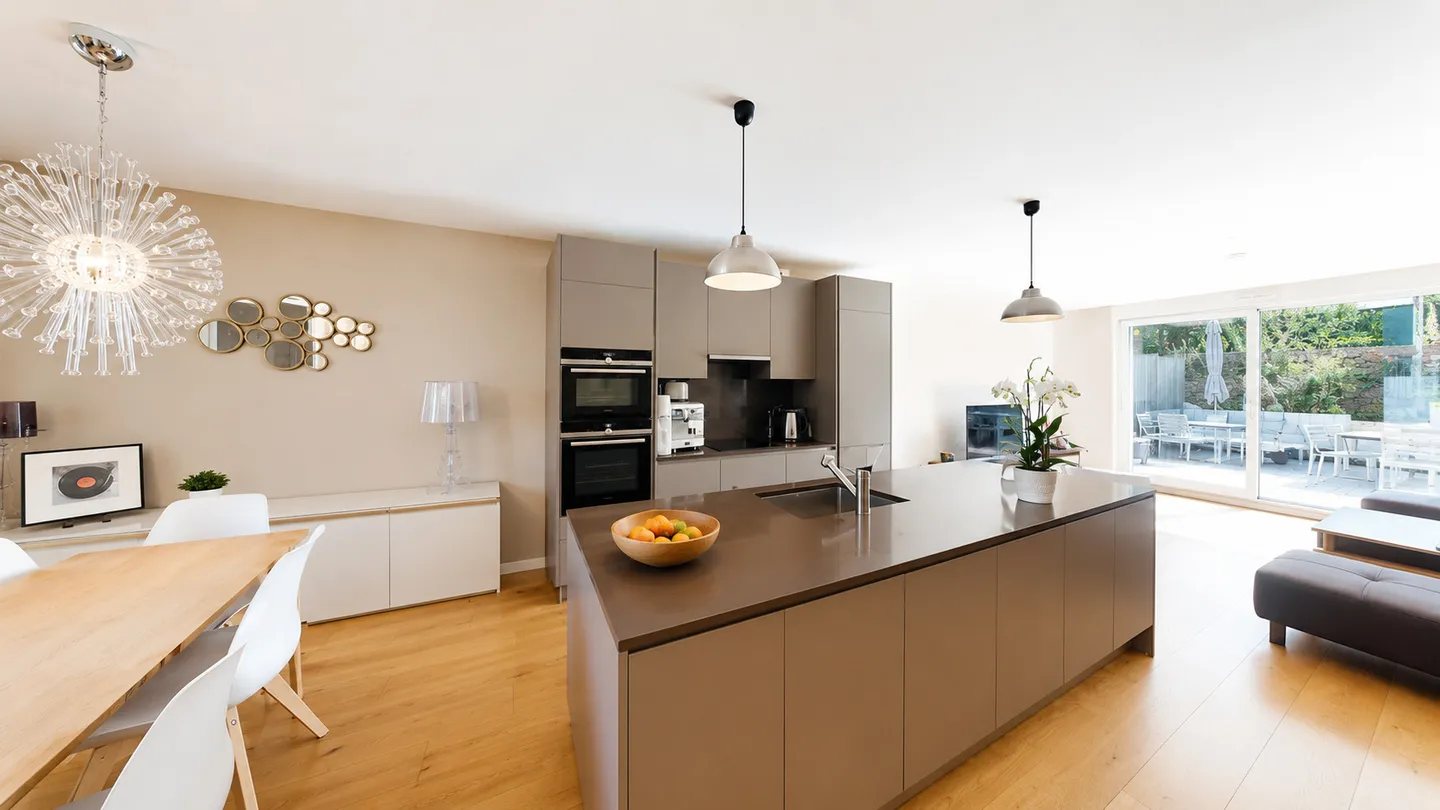 TRIPLEX CON PIANO TERRA INFERIORE - TERRAZZA - PARCHEGGI SOTTERRANEI - Foto 1 di 10