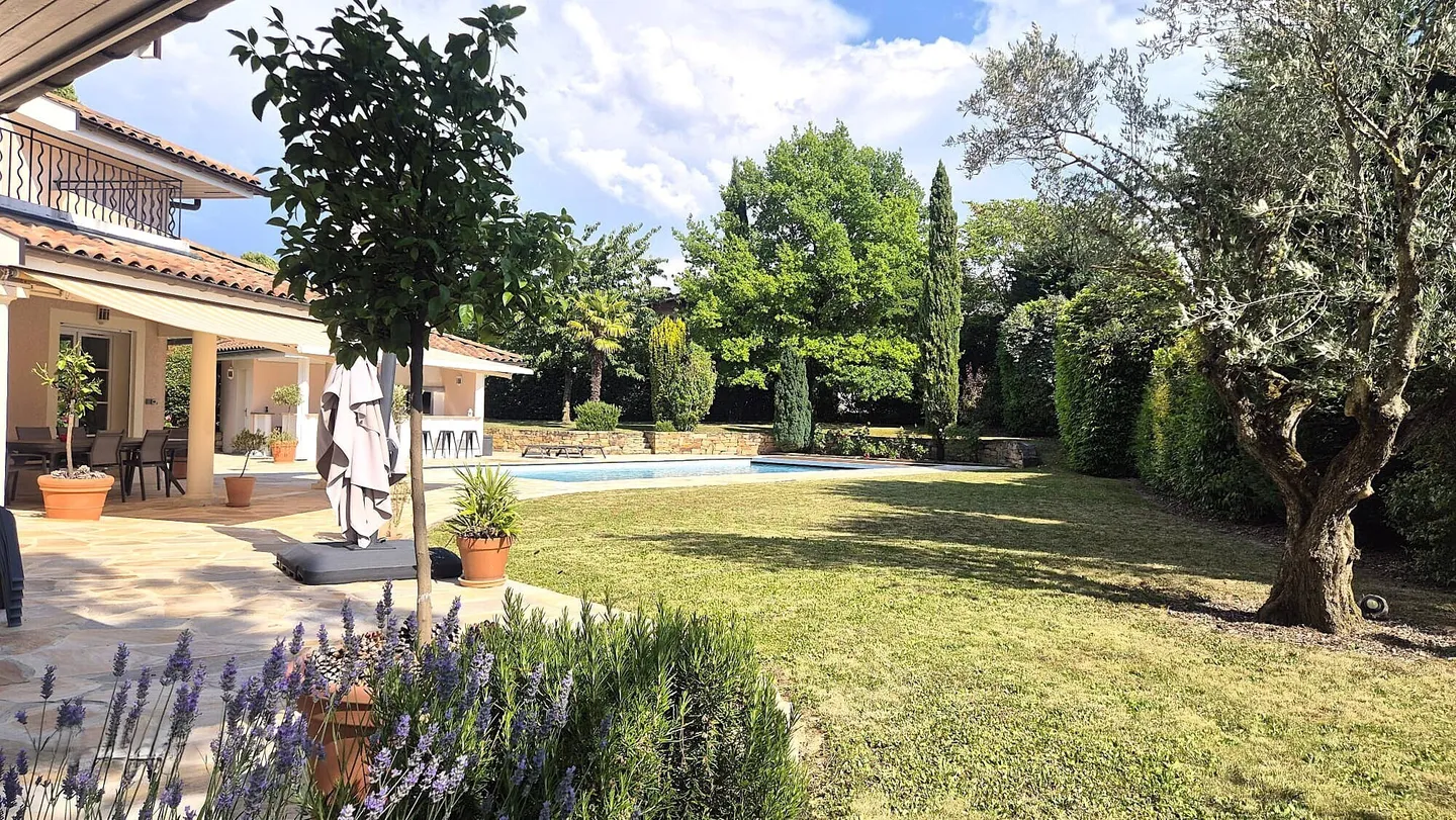 Villa exceptionnelle avec piscine - Photo 4 sur 13
