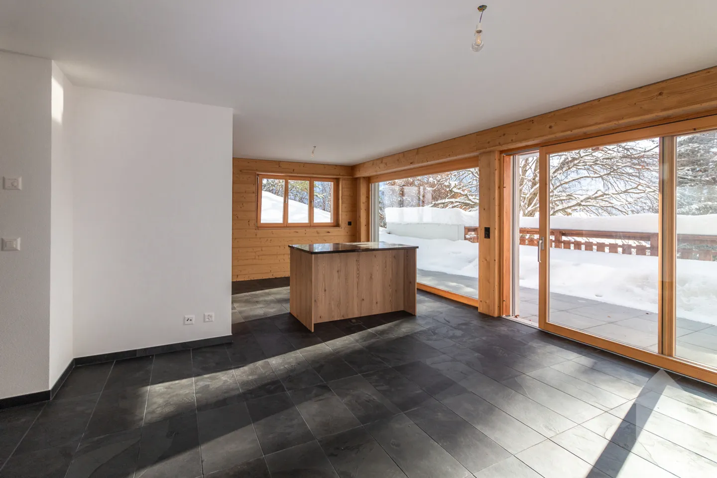 Magnificent new 3.5-room apartment next to a forest - Photo 4 of 13