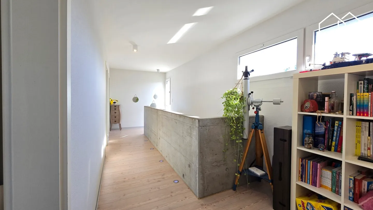 Dominante Lage für diese prächtige zeitgenössische Villa - Foto 8 von 9