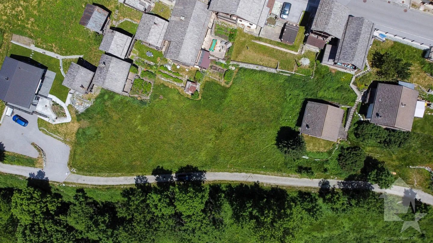 Splendid building plot for main residence - Photo 8 of 9
