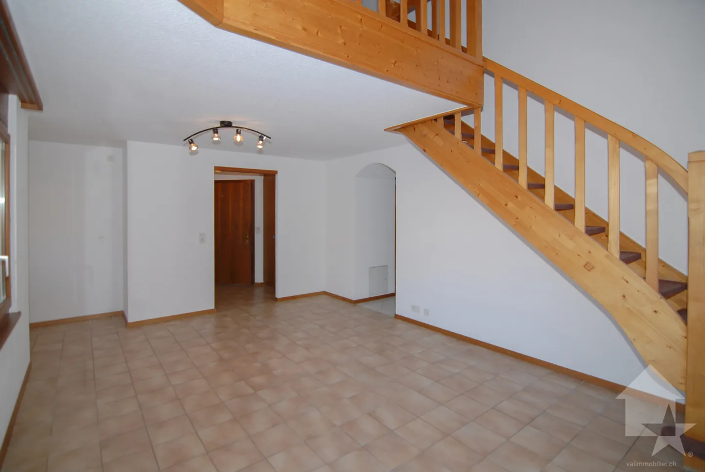 Spacious duplex apartment at the Bains de Saillon - Photo 2 of 13