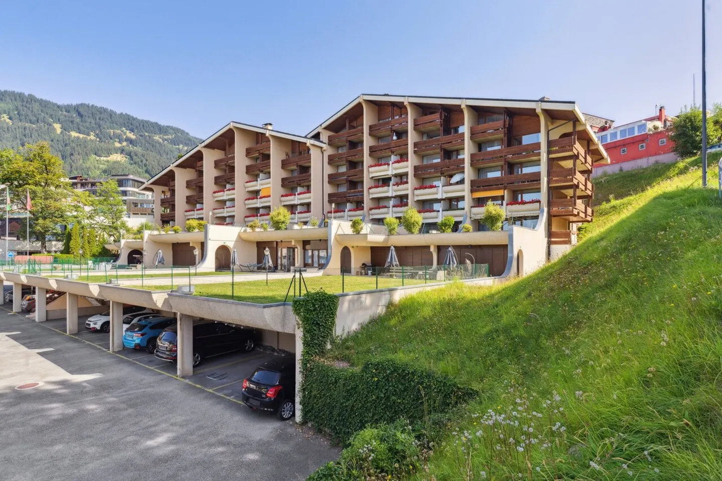 Splendide double appartement rénové avec piscine intérieure - Photo 1 sur 13