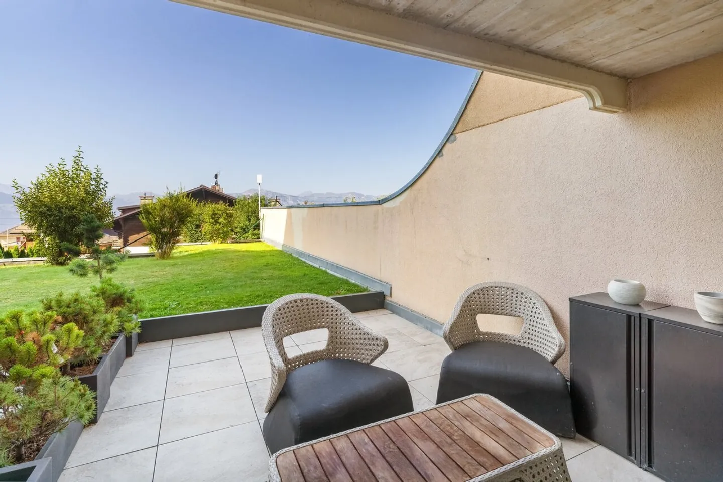 Splendide double appartement rénové avec piscine intérieure - Photo 3 sur 13