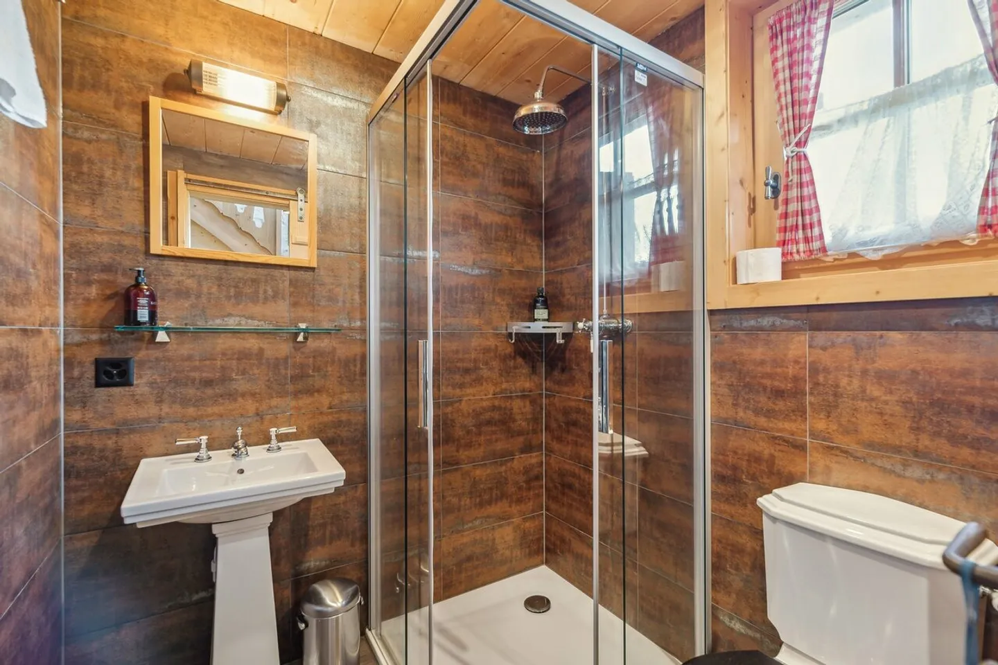 Authentisches Ormonan-Chalet, das inmitten der Natur neu erbaut wurde - Foto 7 von 13