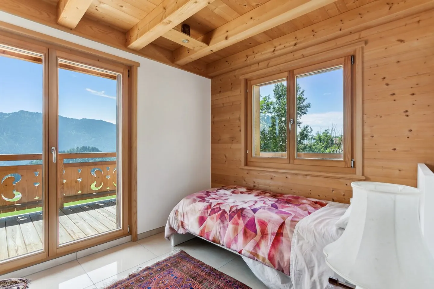 Stunning chalet with breathtaking views of the Alps - Photo 9 of 13