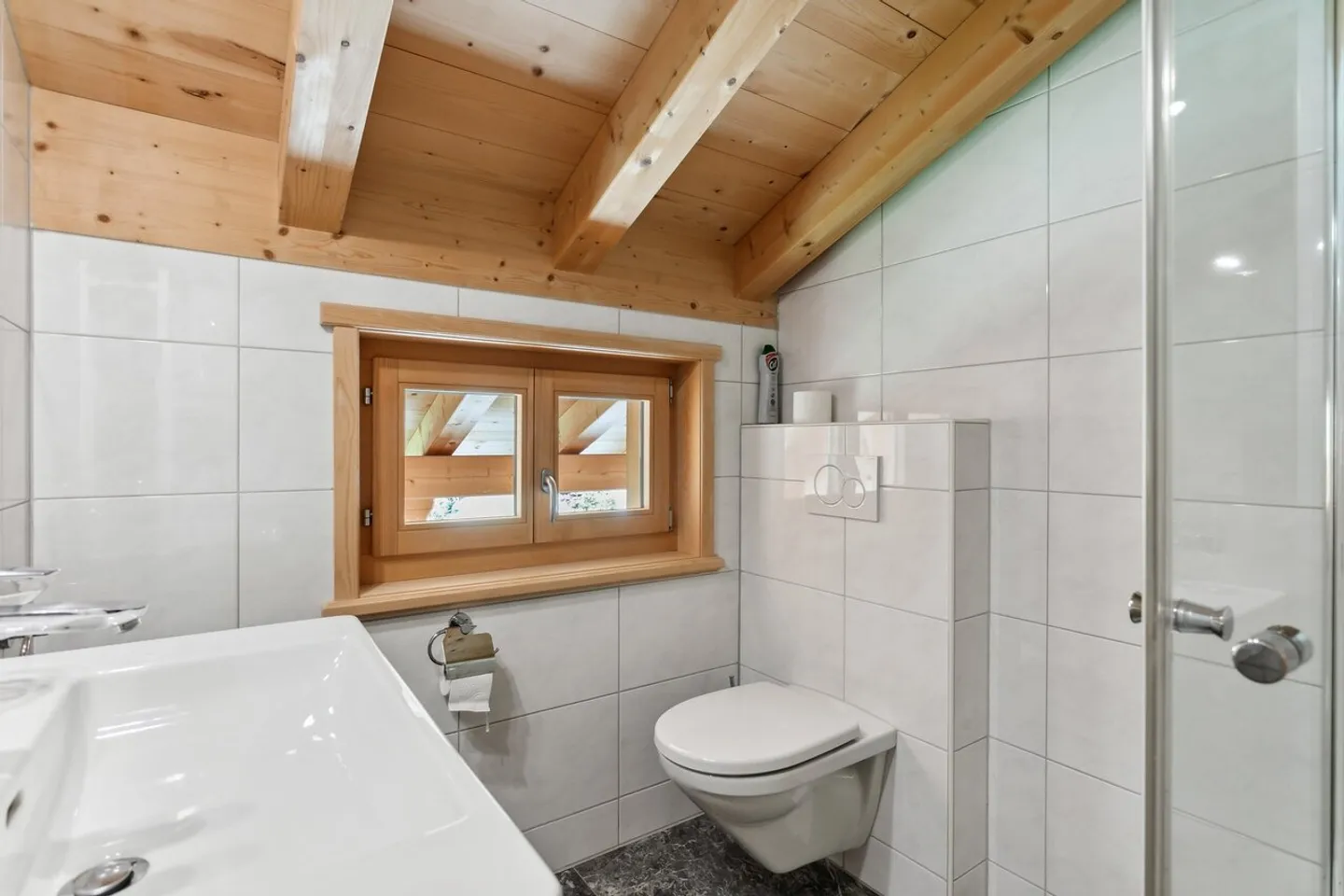 Stunning chalet with breathtaking views of the Alps - Photo 11 of 13