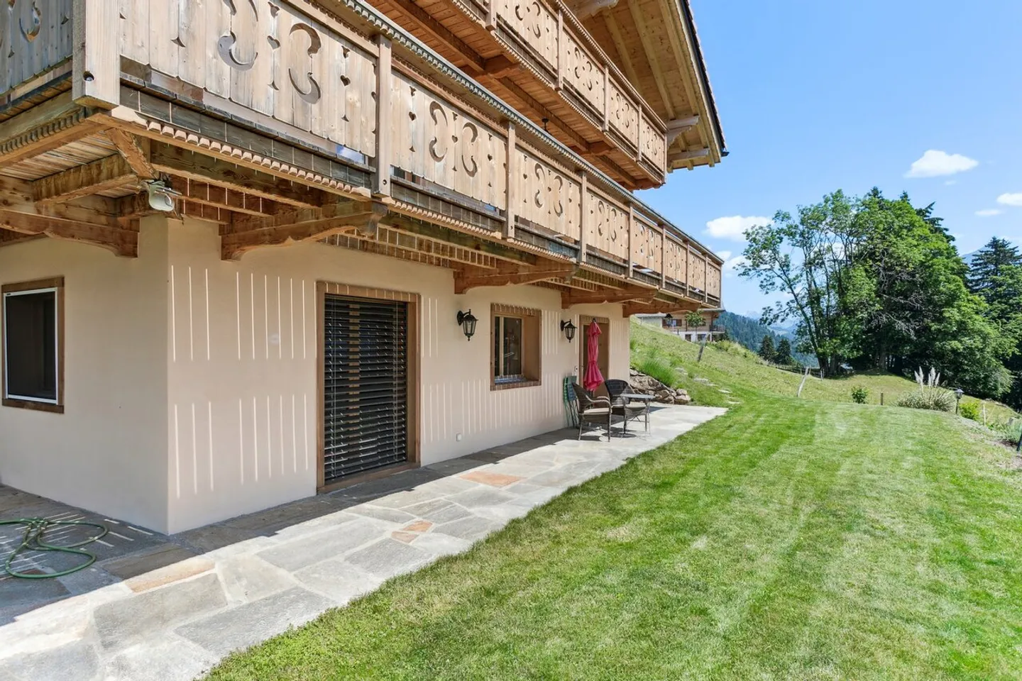 Stunning chalet with breathtaking views of the Alps - Photo 12 of 13