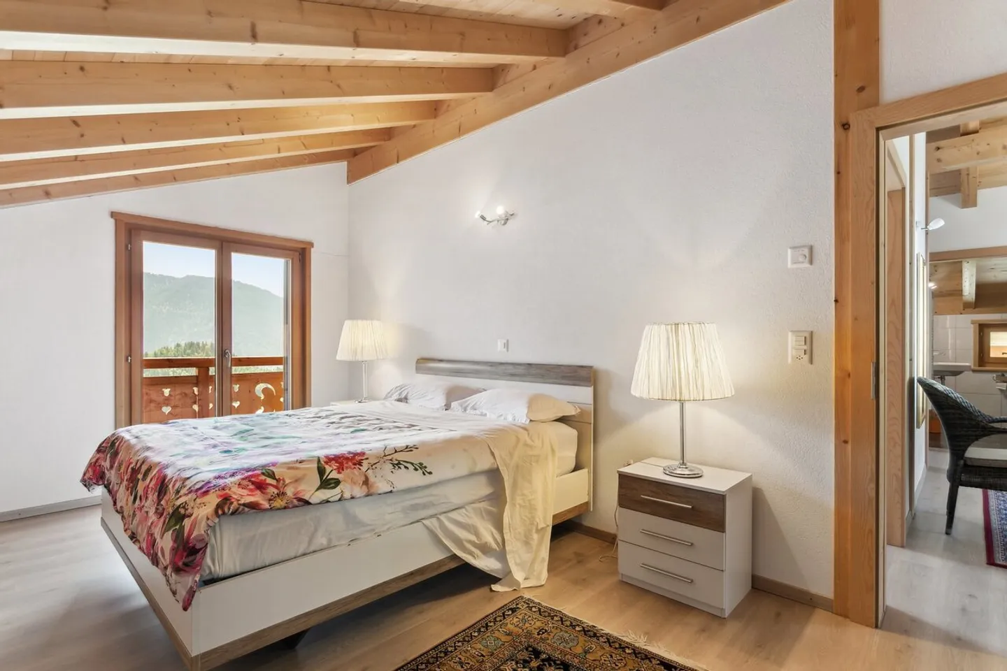 Stunning chalet with breathtaking views of the Alps - Photo 8 of 13