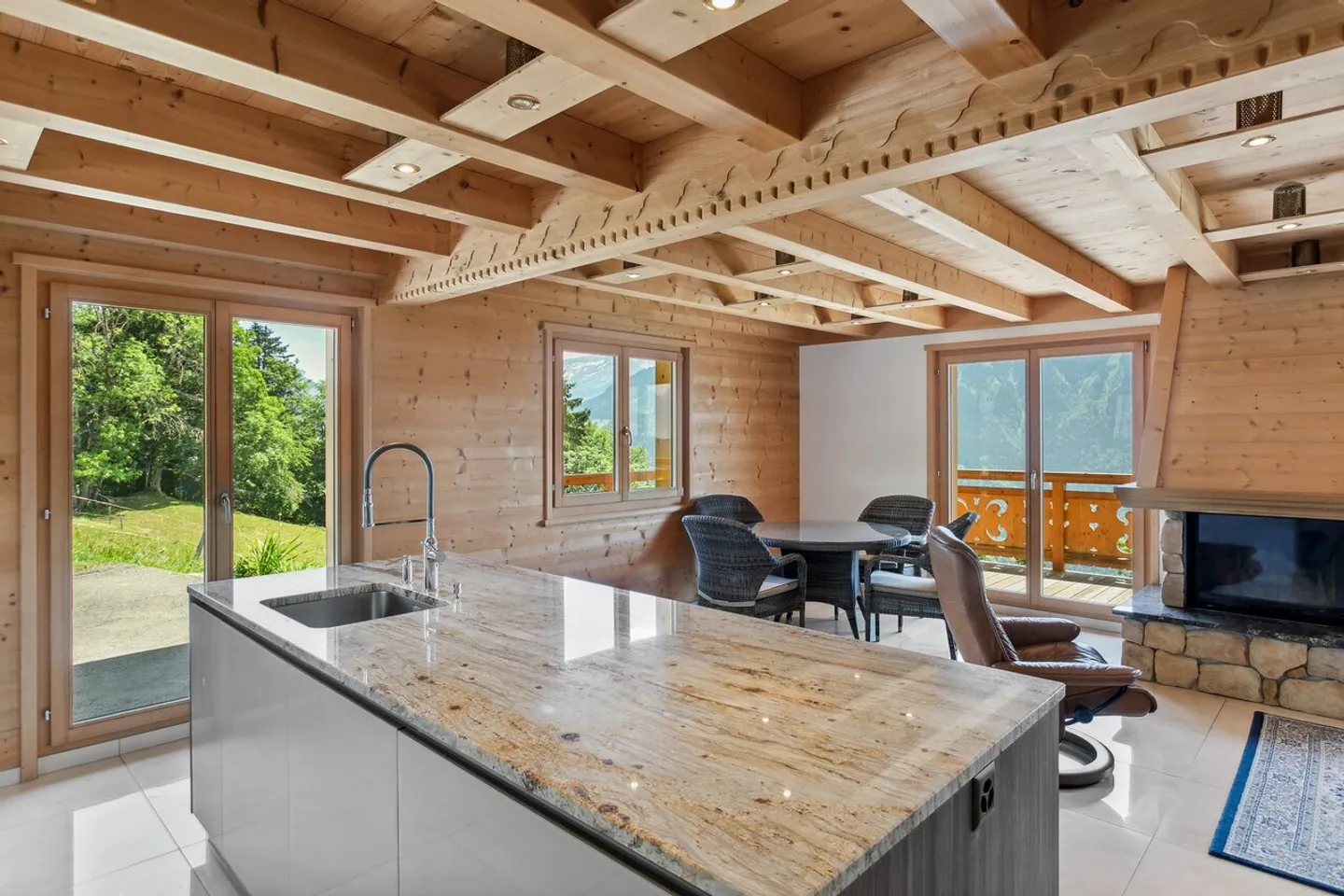 Stunning chalet with breathtaking views of the Alps - Photo 5 of 13