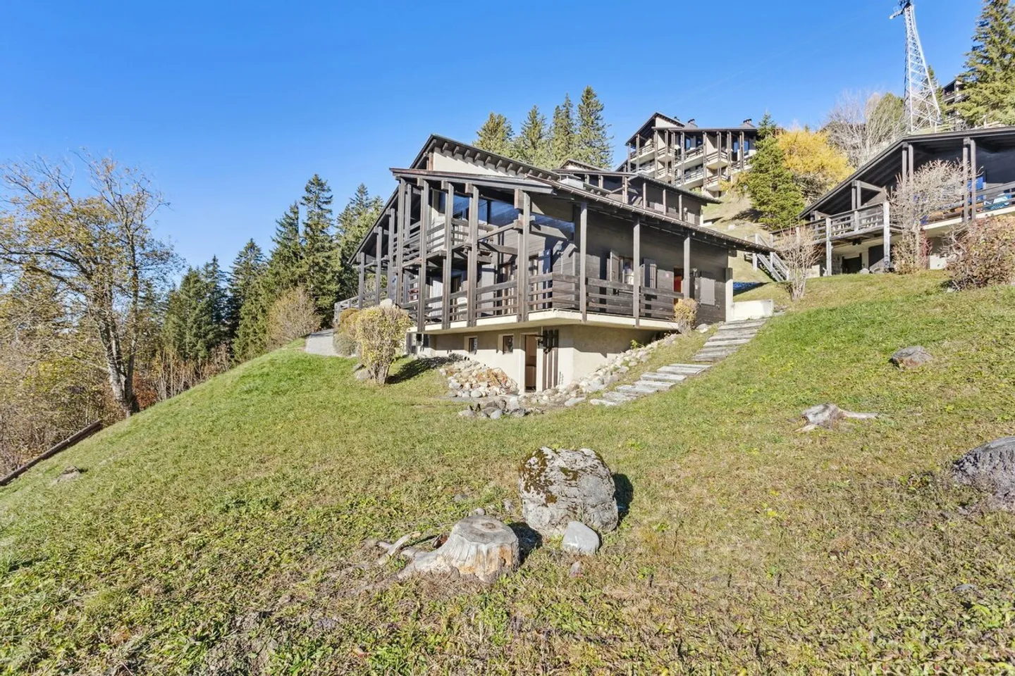 Chalet mitoyen en triplex situé à 200m du téléski de l'Alpe des Chaux - Photo 3 sur 13