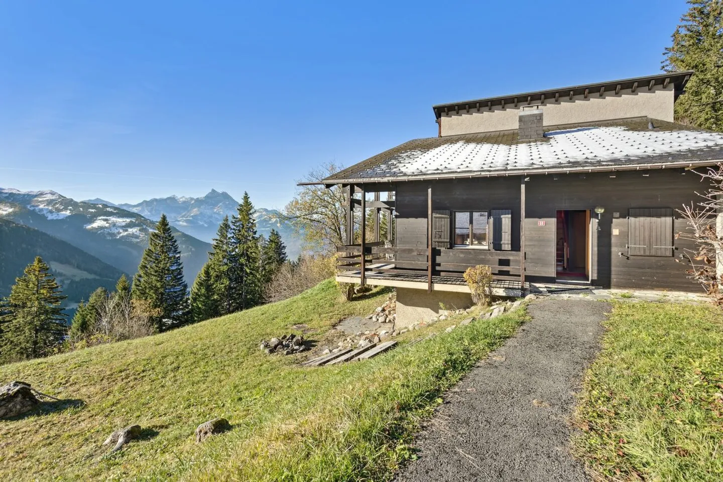 Chalet mitoyen en triplex situé à 200m du téléski de l'Alpe des Chaux - Photo 2 sur 13