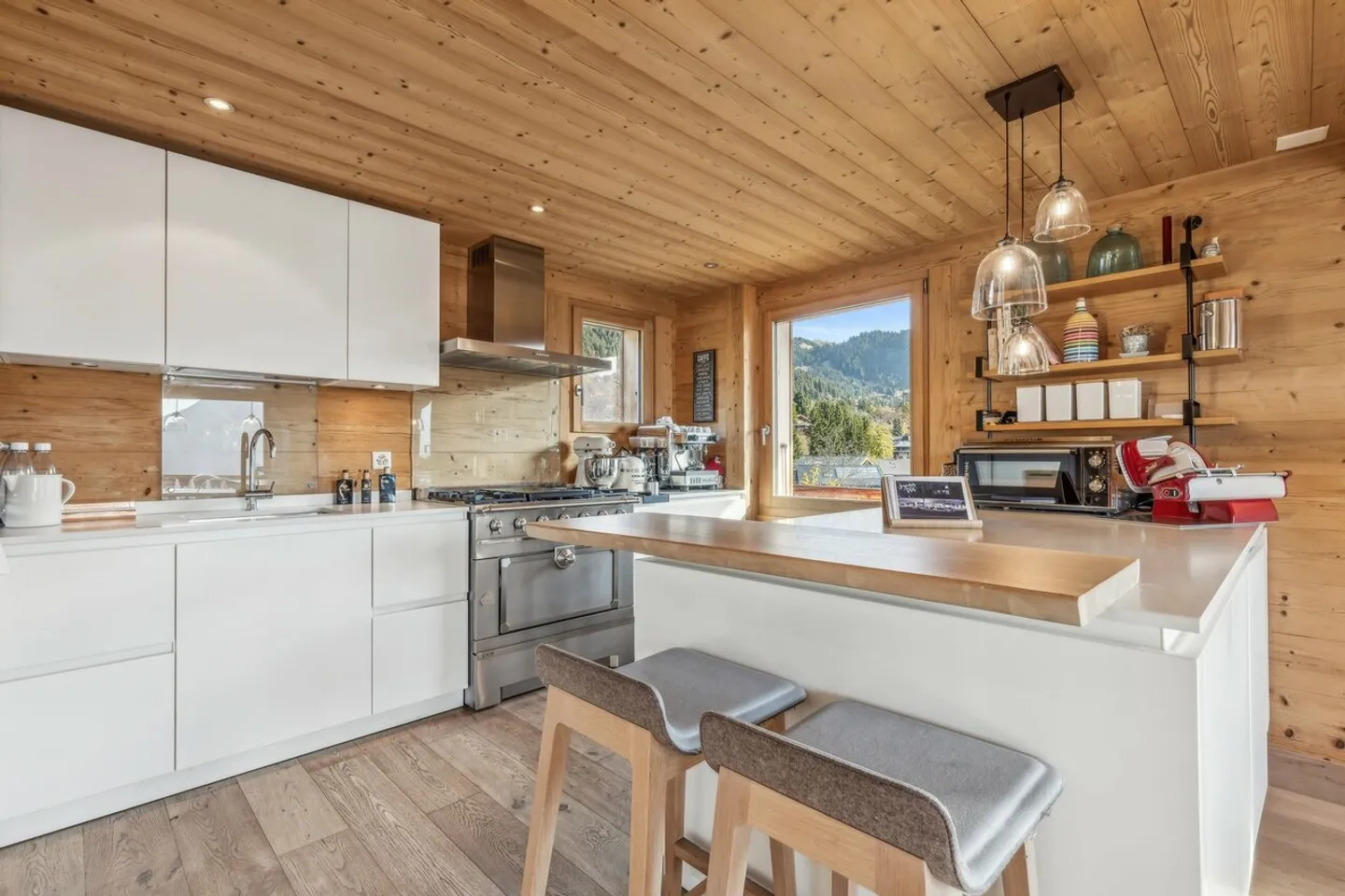 Chalet L'Etoile des Alpes, panoramic view, close to amenities - Photo 11 of 13