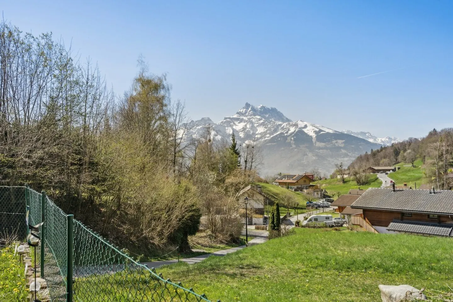 Chalet moderno con 4 camere tra Ollon e Villars - Foto 2 di 13