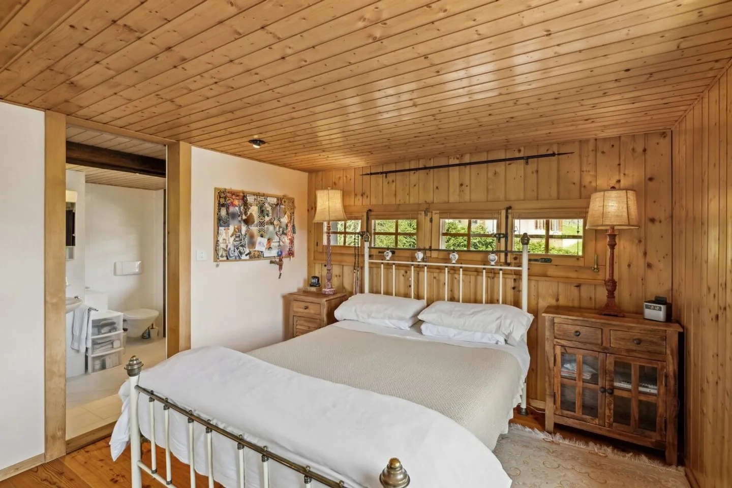 Authentic family chalet with stunning mountain views - Photo 12 of 13