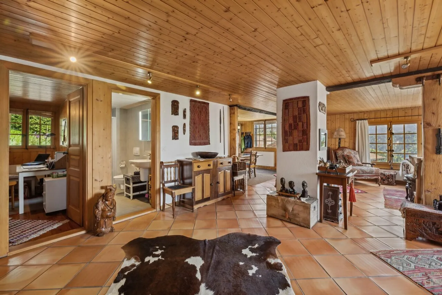 Authentic family chalet with stunning mountain views - Photo 7 of 13