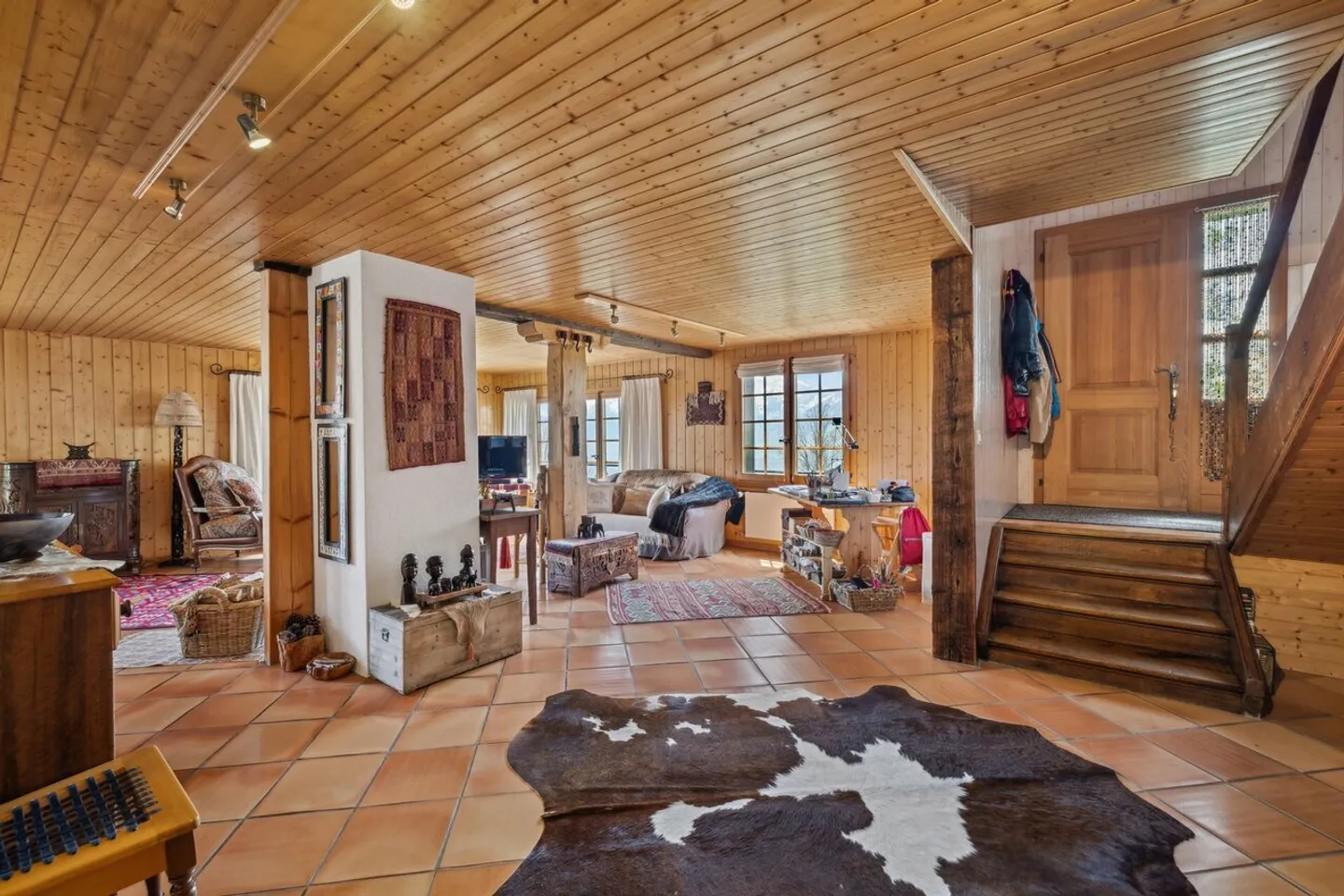 Authentic family chalet with stunning mountain views - Photo 8 of 13