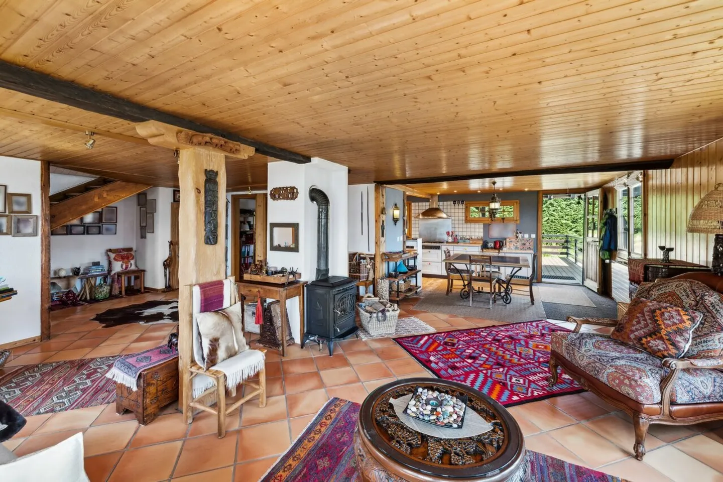 Authentic family chalet with stunning mountain views - Photo 4 of 13