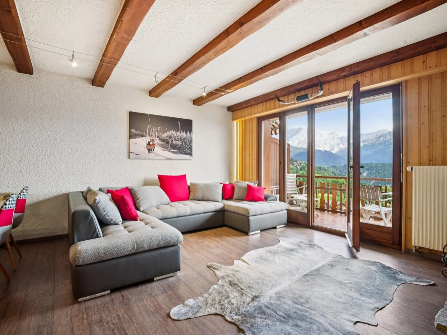 Stunning 3.5-room apartment with breathtaking mountain views - Photo 4 of 9